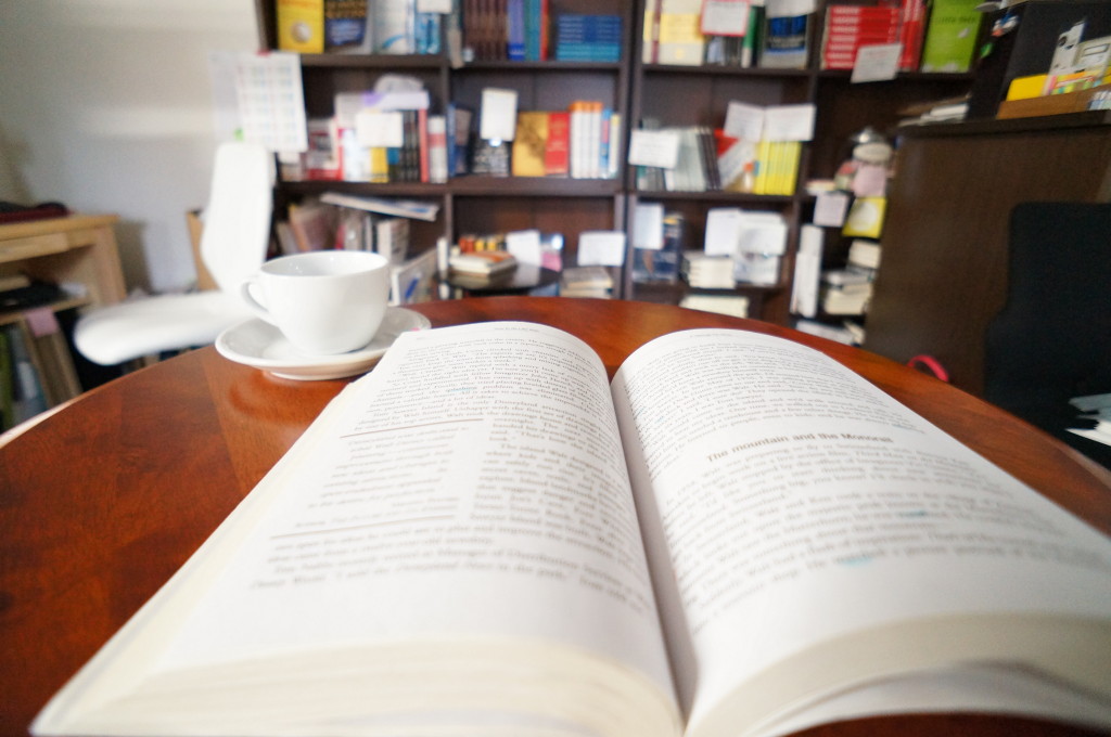 book-cup-shelve